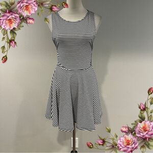 Black and White Striped Sleeveless Dress size‎ extra small